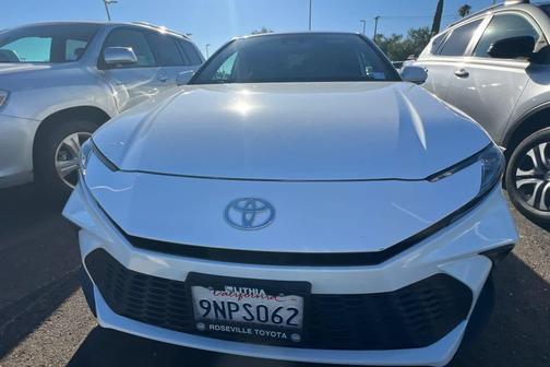 Ice Cap 2025 Toyota Camry SE