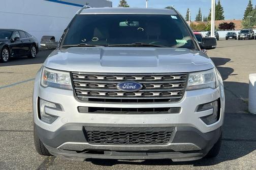 Ingot Silver Metallic 2016 Ford Explorer XLT