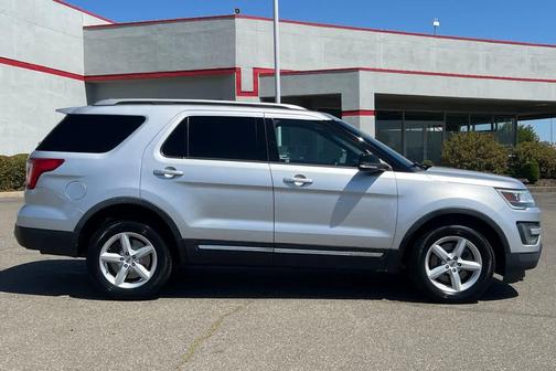 Ingot Silver Metallic 2016 Ford Explorer XLT