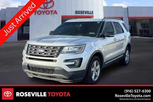 Ingot Silver Metallic 2016 Ford Explorer XLT