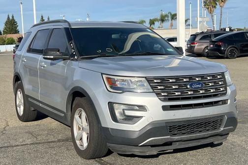 Ingot Silver Metallic 2016 Ford Explorer XLT