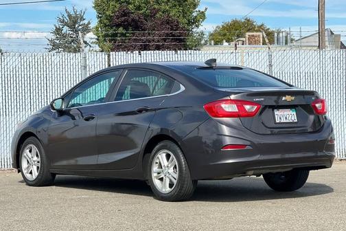 Tungsten Metallic 2017 Chevrolet Cruze LT