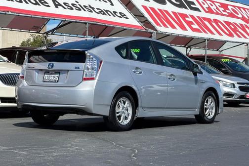 Classic Silver Metallic 2011 Toyota Prius III