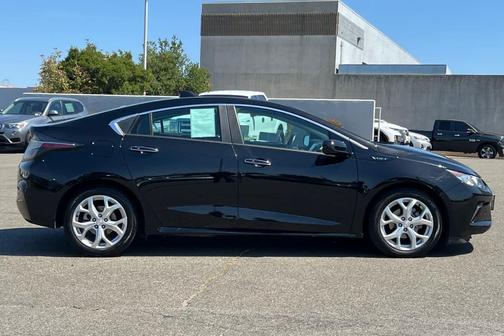 Mosaic Black Metallic 2017 Chevrolet Volt Premier