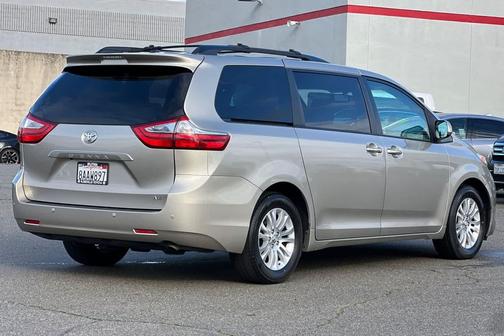 2017 Toyota Sienna XLE Premium