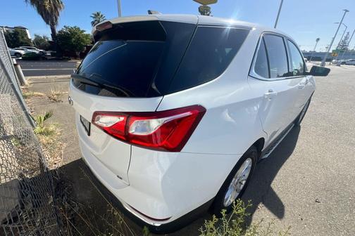 Summit White 2018 Chevrolet Equinox LT
