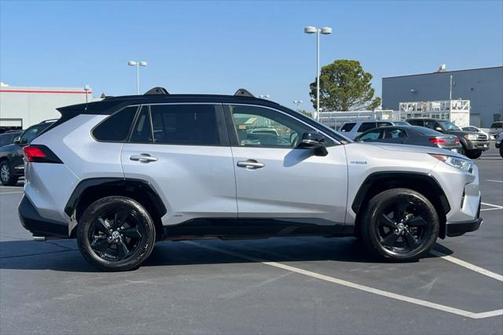 2021 Toyota RAV4 Hybrid SE