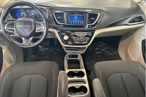 2020 Chrysler Voyager LX