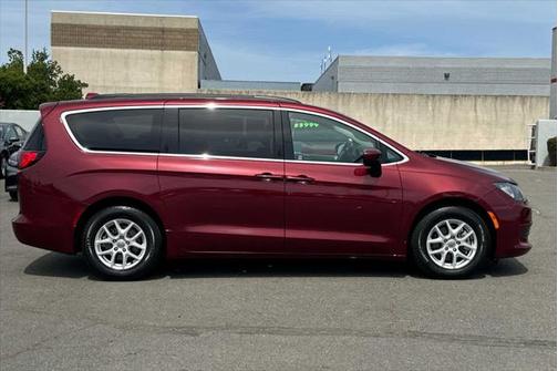 2020 Chrysler Voyager LX