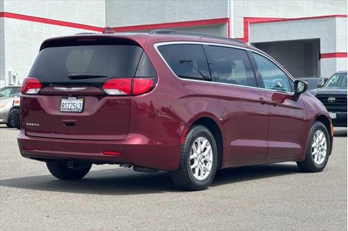 2020 Chrysler Voyager LX