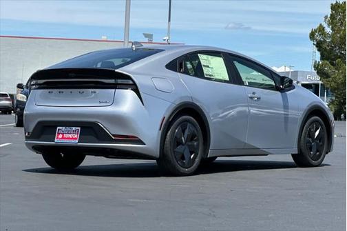 2025 Toyota Prius L