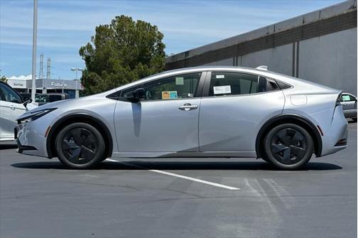 2025 Toyota Prius L