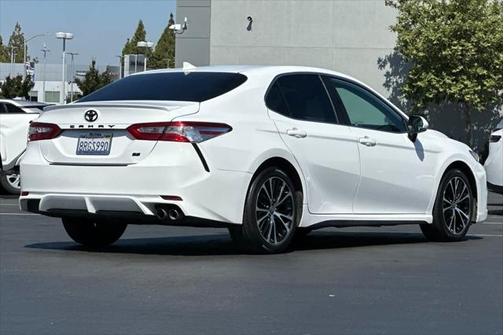 2020 Toyota Camry SE