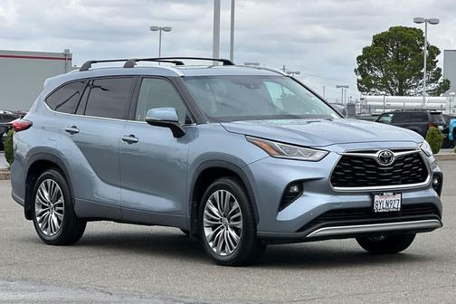 Moon Dust 2021 Toyota Highlander Platinum