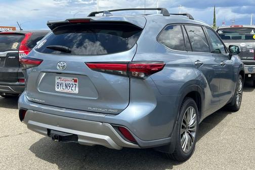 Moon Dust 2021 Toyota Highlander Platinum