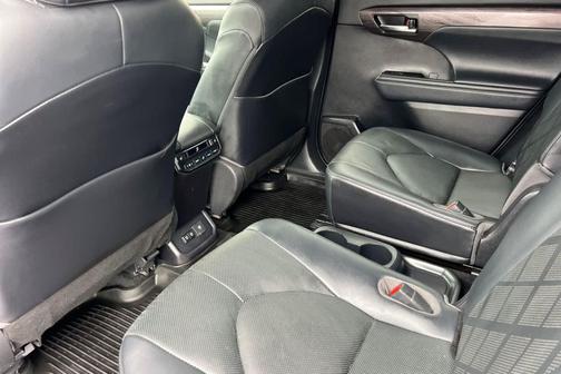 Moon Dust 2021 Toyota Highlander Platinum