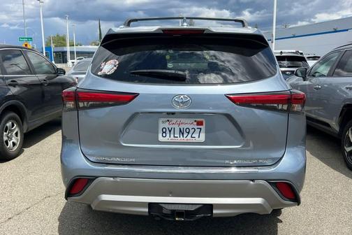 Moon Dust 2021 Toyota Highlander Platinum