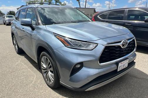 Moon Dust 2021 Toyota Highlander Platinum