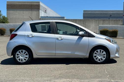 Classic Silver Metallic 2015 Toyota Yaris L