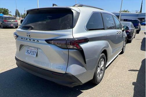 2023 Toyota Sienna XLE