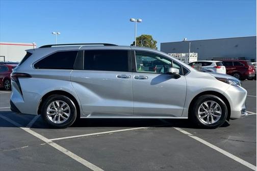 2023 Toyota Sienna XLE