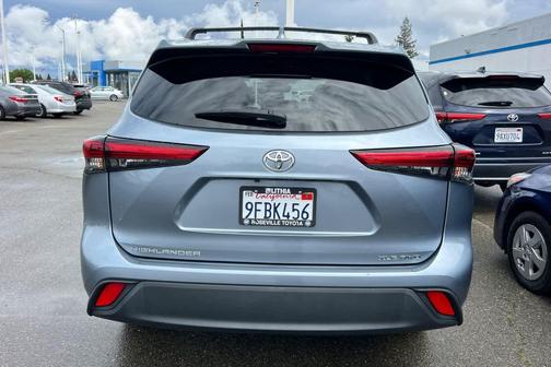 Moon Dust 2023 Toyota Highlander XLE