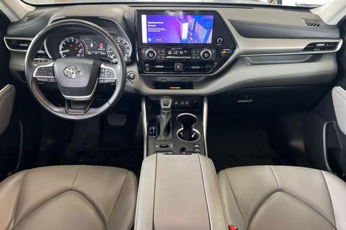 Moon Dust 2023 Toyota Highlander XLE