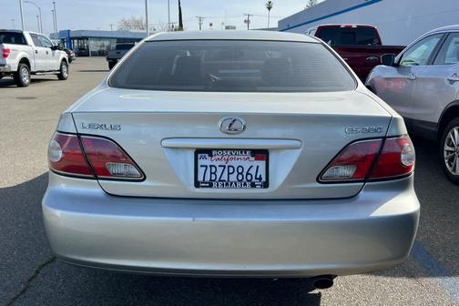 2004 Lexus ES 330 Base