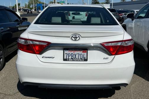 Super White 2016 Toyota Camry SE