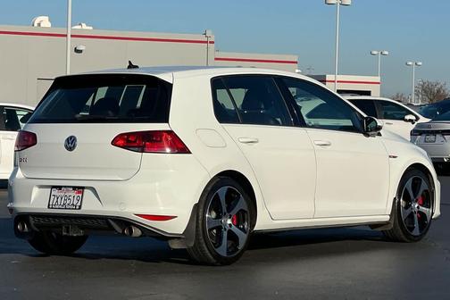 2017 Volkswagen Golf GTI 2.0T SE 4-Door