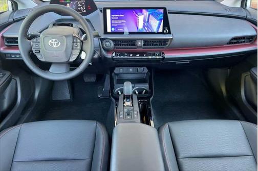 2025 Toyota Prius L