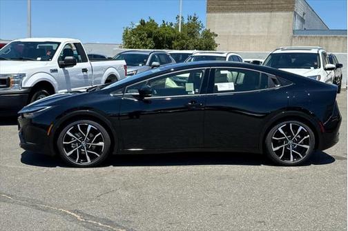 2025 Toyota Prius L