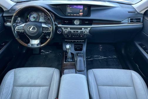 2017 Lexus ES 300h Base