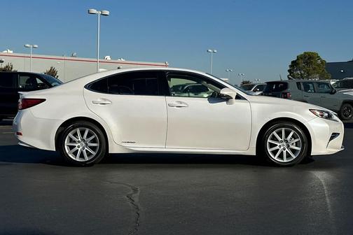 2017 Lexus ES 300h Base