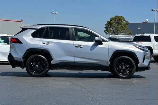2022 Toyota RAV4 Hybrid SE