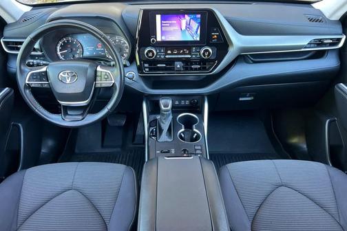 Midnight Black Metallic 2023 Toyota Highlander LE