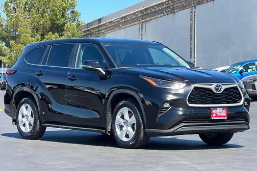 Midnight Black Metallic 2023 Toyota Highlander LE