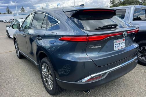 Coastal Gray Metallic 2021 Toyota Venza Limited
