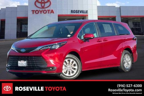 2025 Toyota Sienna LE