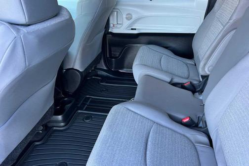 2025 Toyota Sienna LE