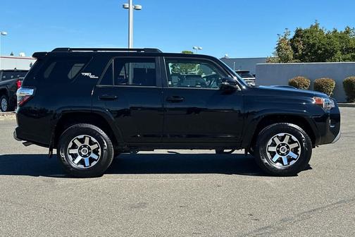 Midnight Black Metallic 2024 Toyota 4Runner TRD Off Road Premium