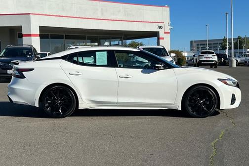 2022 Nissan Maxima SR Xtronic CVT