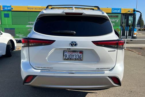 Wind Chill Pearl 2023 Toyota Highlander Hybrid Platinum