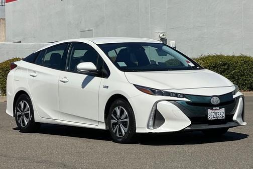 Blizzard Pearl 2018 Toyota Prius Prime Plus