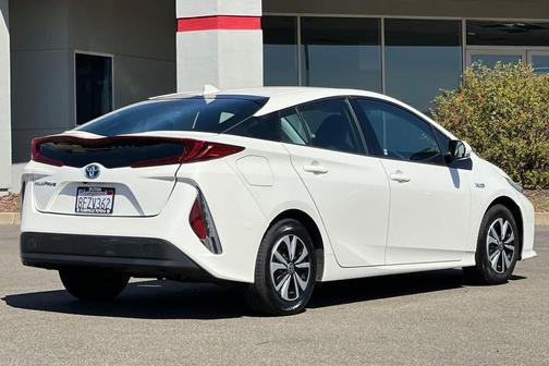 Blizzard Pearl 2018 Toyota Prius Prime Plus
