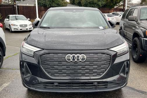 2022 Audi e-tron Premium Plus