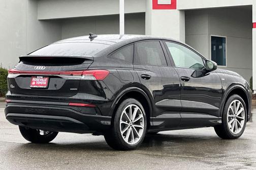 2022 Audi e-tron Premium Plus