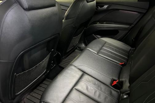 2022 Audi e-tron Premium Plus