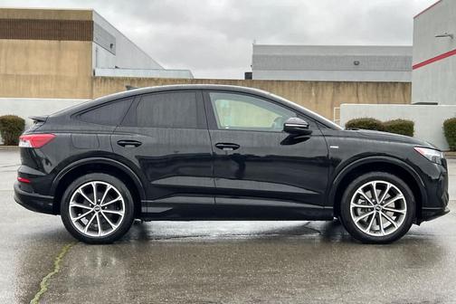 2022 Audi e-tron Premium Plus