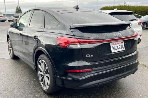 2022 Audi e-tron Premium Plus